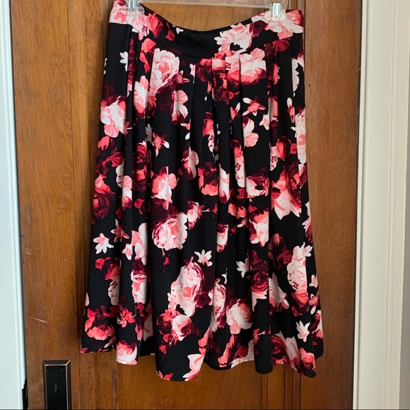 Eva Mendes New York & Co Floral Skirt - Picture 2 of 4